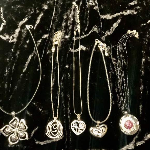 Several necklaces… price is per necklace!!!! - Picture 4 of 6